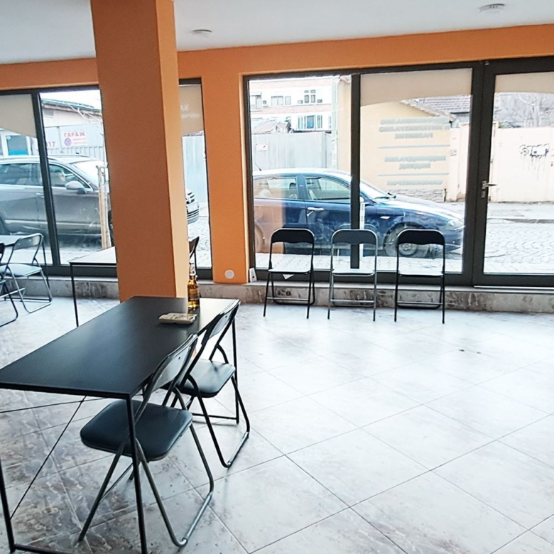 ПОМЕЩЕНИЕ 150 М² И ВИТРИНА КЪМ УЛИЦАТА - 0