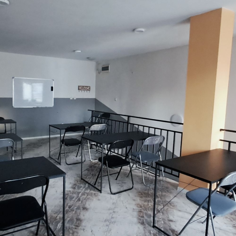 ПОМЕЩЕНИЕ 150 М² И ВИТРИНА КЪМ УЛИЦАТА - 0