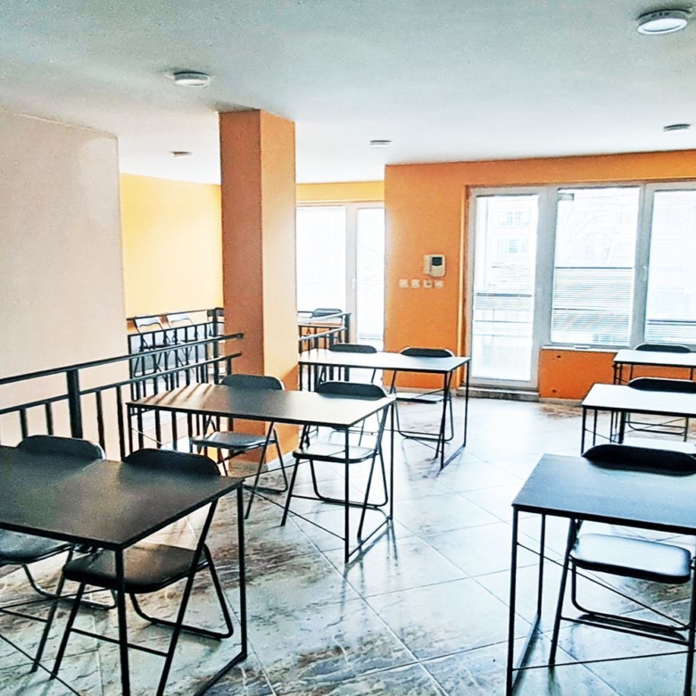 ПОМЕЩЕНИЕ 150 М² И ВИТРИНА КЪМ УЛИЦАТА - 0