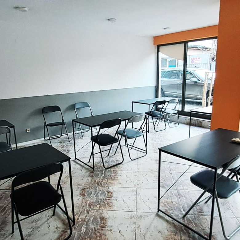 ПОМЕЩЕНИЕ 150 М² И ВИТРИНА КЪМ УЛИЦАТА - 0