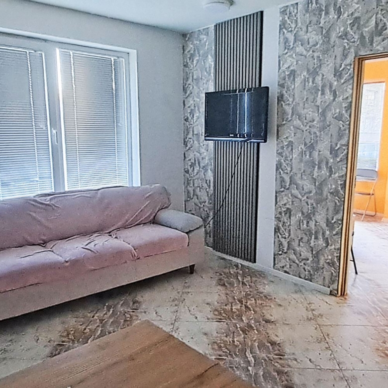 ПОМЕЩЕНИЕ 150 М² И ВИТРИНА КЪМ УЛИЦАТА - 0