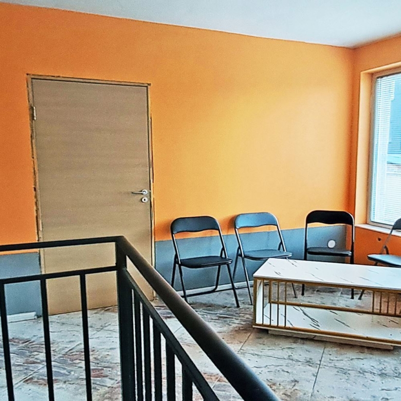 ПОМЕЩЕНИЕ 150 М² И ВИТРИНА КЪМ УЛИЦАТА - 0