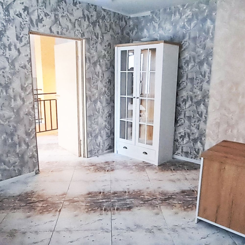 ПОМЕЩЕНИЕ 150 М² И ВИТРИНА КЪМ УЛИЦАТА - 0