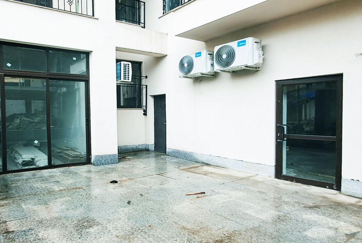 ЗАВЕДЕНИЕ 150 М² И ВИТРИНА КЪМ УЛИЦА И ДВОР - 0