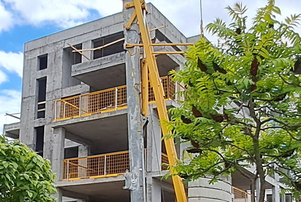 4-СТАЕН АПАРТАМЕНТ 150 М² СЪС СОБСТВЕН ДВОР ДО НБУ - 0