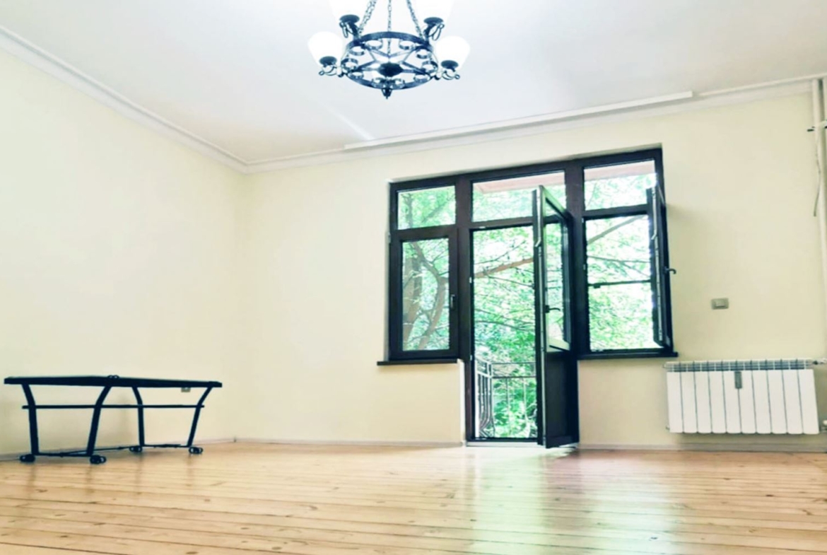 3-СТАЕН АПАРТАМЕНТ 151 М² В ПОЛИТЕ НА ВИТОША - 0