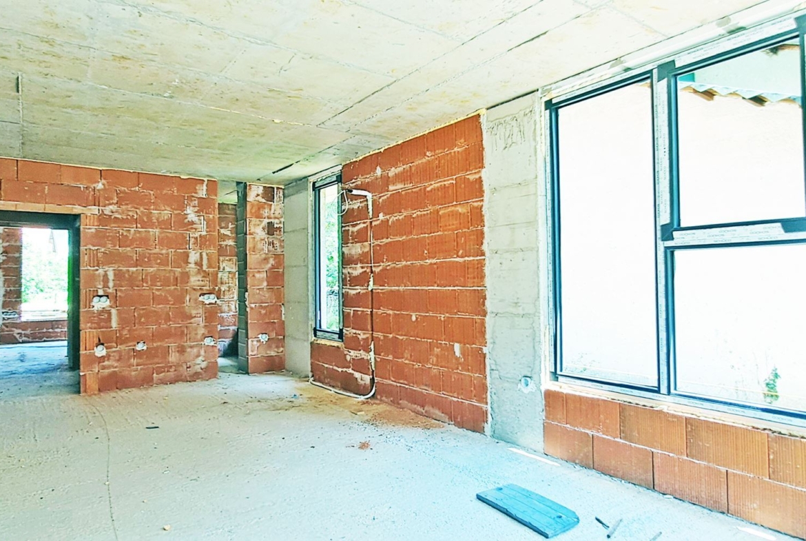 3-СТАЕН АПАРТАМЕНТ СЪС 92 М² СЪС СОБСТВЕН ДВОР В КВ. 76 М², ОВЧА КУПЕЛ - 0