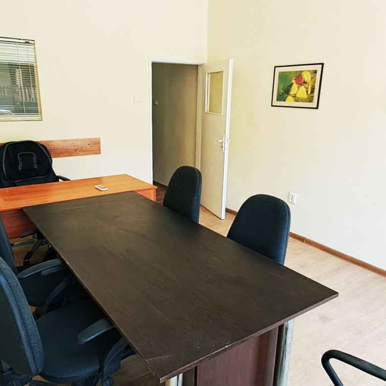 ОФИС СЪС ЧЖП 50 М² И ВИТРИНА КЪМ УЛИЦА. - 0
