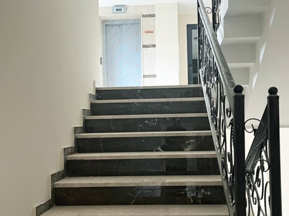 3-СТАЕН АПАРТАМЕНТ СЪС 132 М² на тиха улица в ж.к. Гоце Делчев - 0