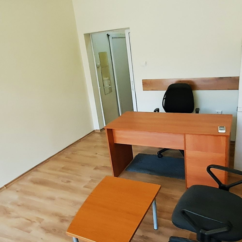 ОФИС СЪС ЧЖП 50 М² И ВИТРИНА КЪМ УЛИЦА. - 0