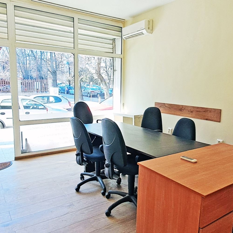 ОФИС СЪС ЧЖП 50 М² И ВИТРИНА КЪМ УЛИЦА. - 0