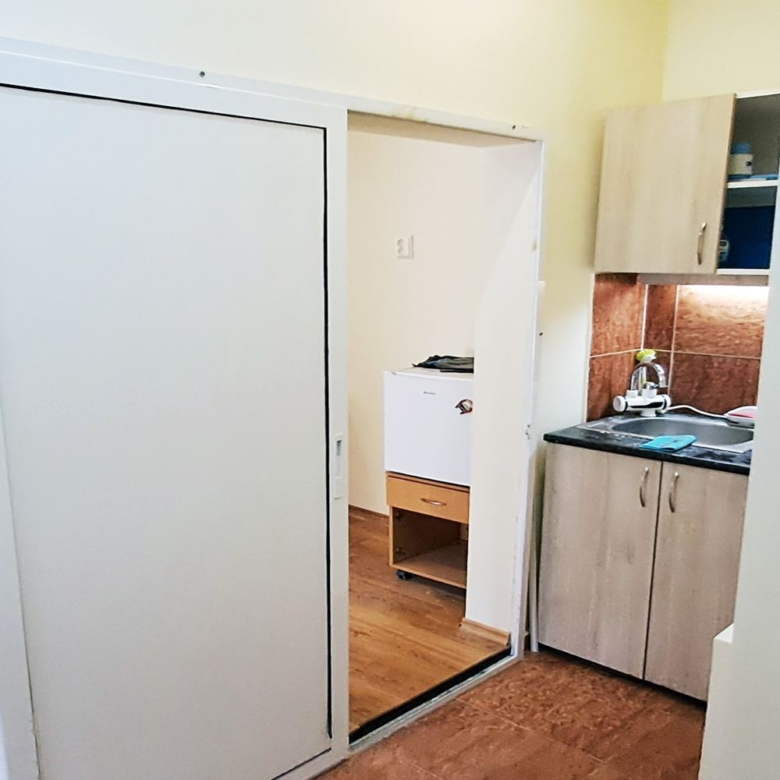ОФИС СЪС ЧЖП 50 М² И ВИТРИНА КЪМ УЛИЦА. - 0