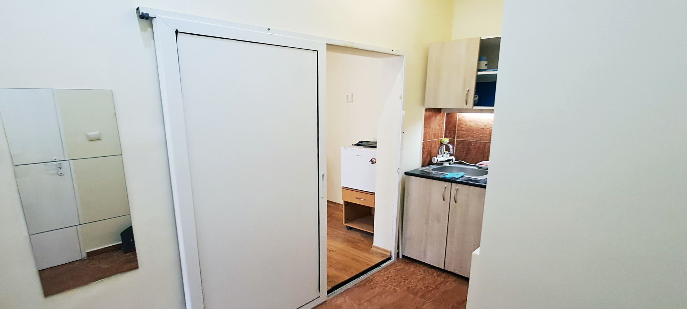 ОФИС СЪС ЧЖП 50 М² И ВИТРИНА КЪМ УЛИЦА. - 0
