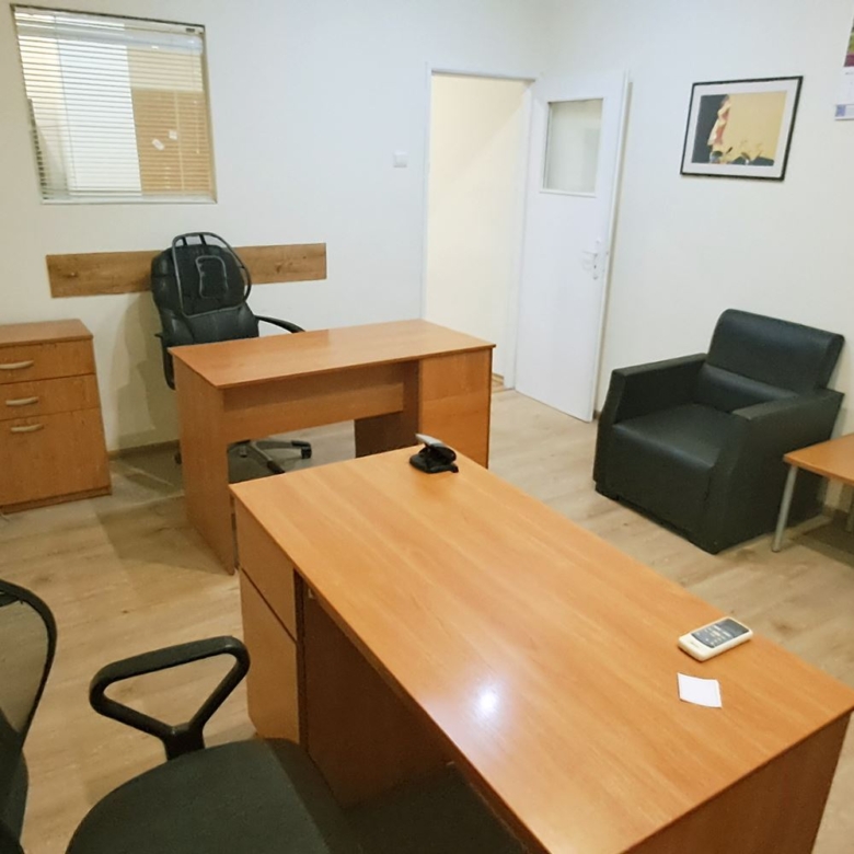 ОФИС СЪС ЧЖП 50 М² И ВИТРИНА КЪМ УЛИЦА. - 0