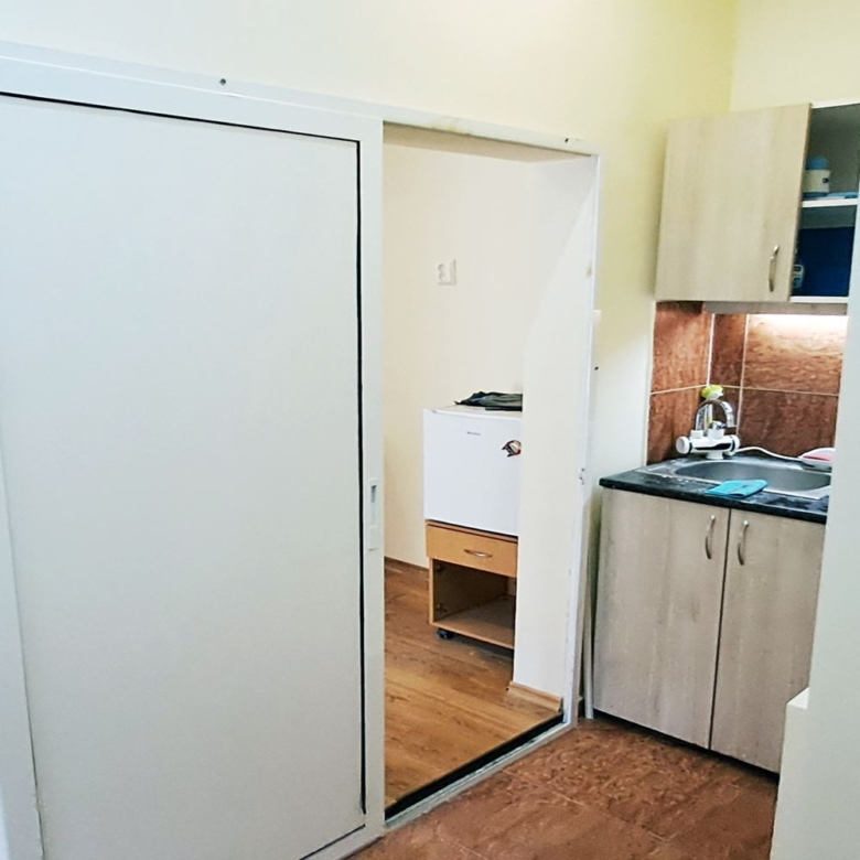 ОФИС СЪС ЧЖП 50 М² И ВИТРИНА КЪМ УЛИЦА. - 0
