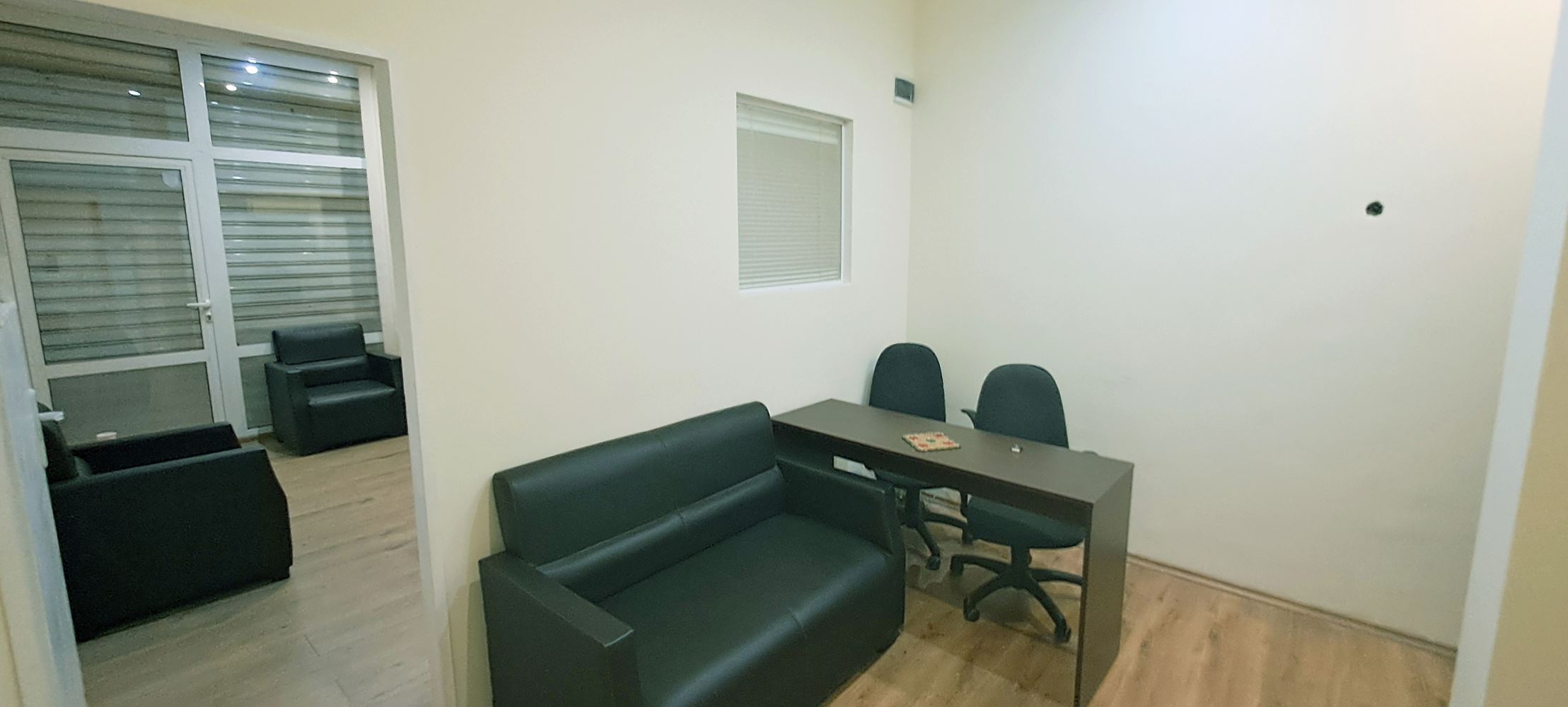 ОФИС СЪС ЧЖП 50 М² И ВИТРИНА КЪМ УЛИЦА. - 0