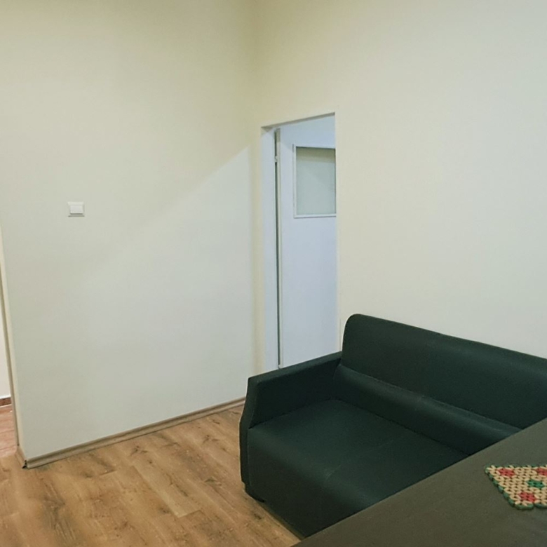 ОФИС СЪС ЧЖП 50 М² И ВИТРИНА КЪМ УЛИЦА. - 0