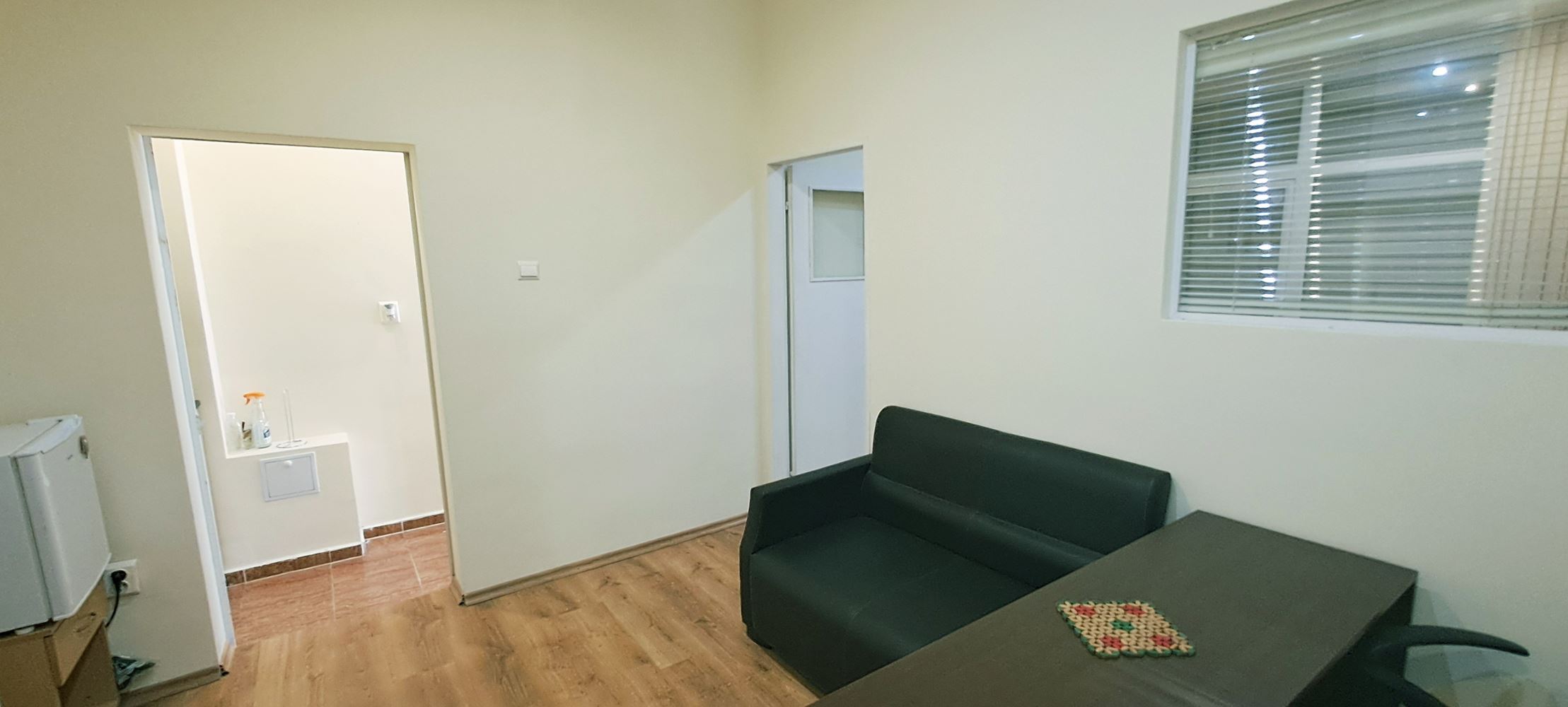 ОФИС СЪС ЧЖП 50 М² И ВИТРИНА КЪМ УЛИЦА. - 0