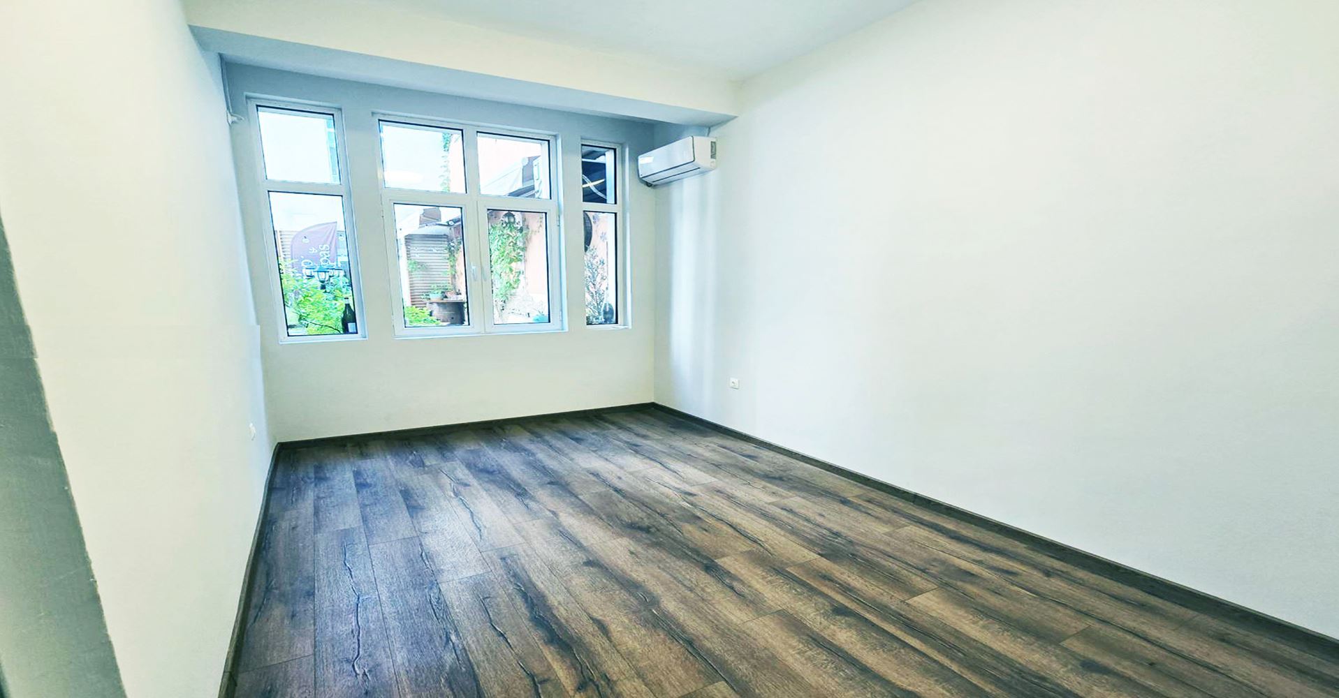 ОФИС 130 М² НА ЦЕНТРАЛНА УЛИЦАТА - 0