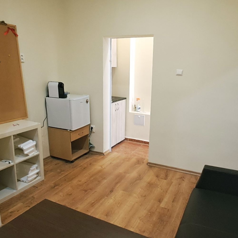ОФИС СЪС ЧЖП 50 М² И ВИТРИНА КЪМ УЛИЦА. - 0