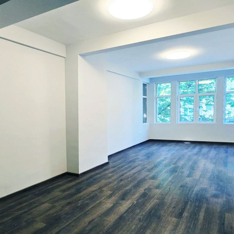 ОФИС 130 М² НА ЦЕНТРАЛНА УЛИЦАТА - 0