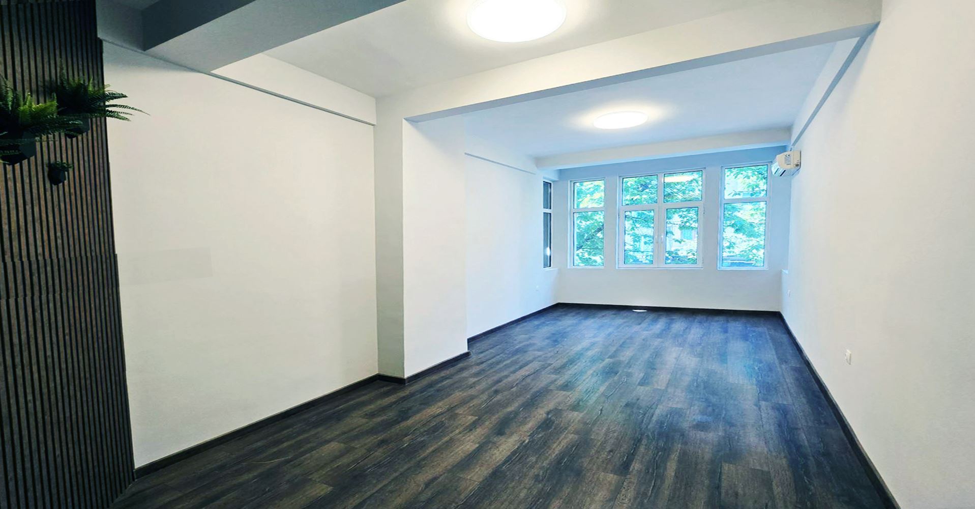 ОФИС 130 М² НА ЦЕНТРАЛНА УЛИЦАТА - 0