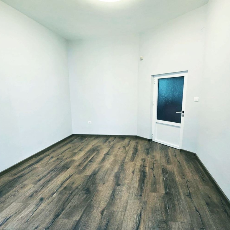 ОФИС 130 М² НА ЦЕНТРАЛНА УЛИЦАТА - 0