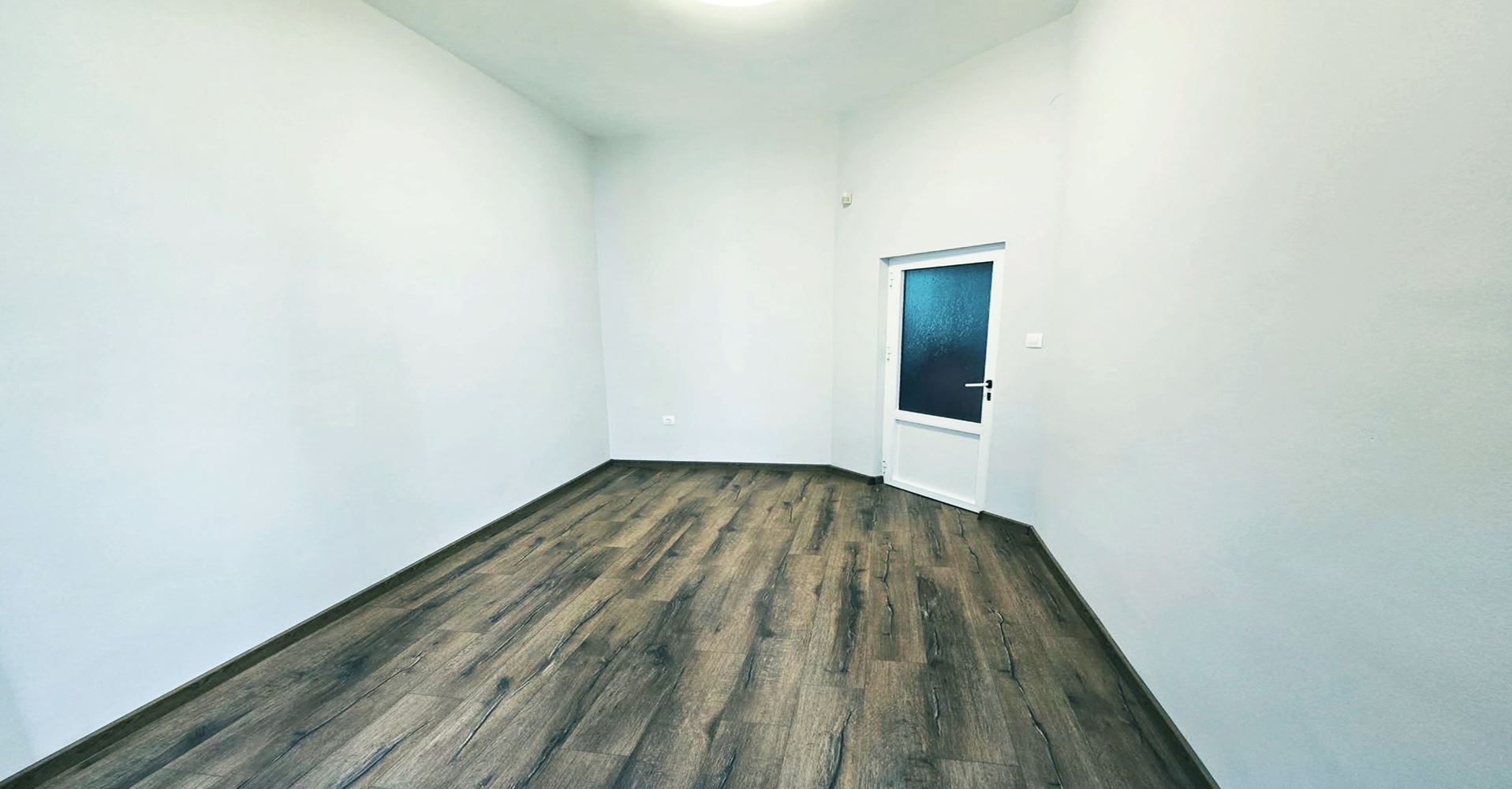 ОФИС 130 М² НА ЦЕНТРАЛНА УЛИЦАТА - 0