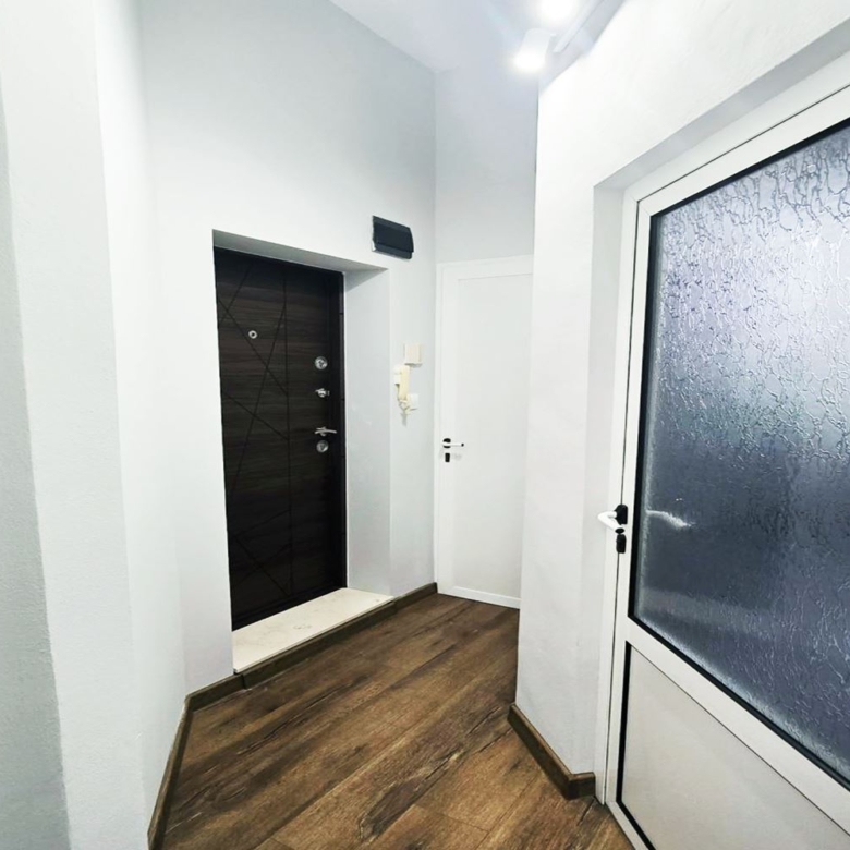 ОФИС 130 М² НА ЦЕНТРАЛНА УЛИЦАТА - 0