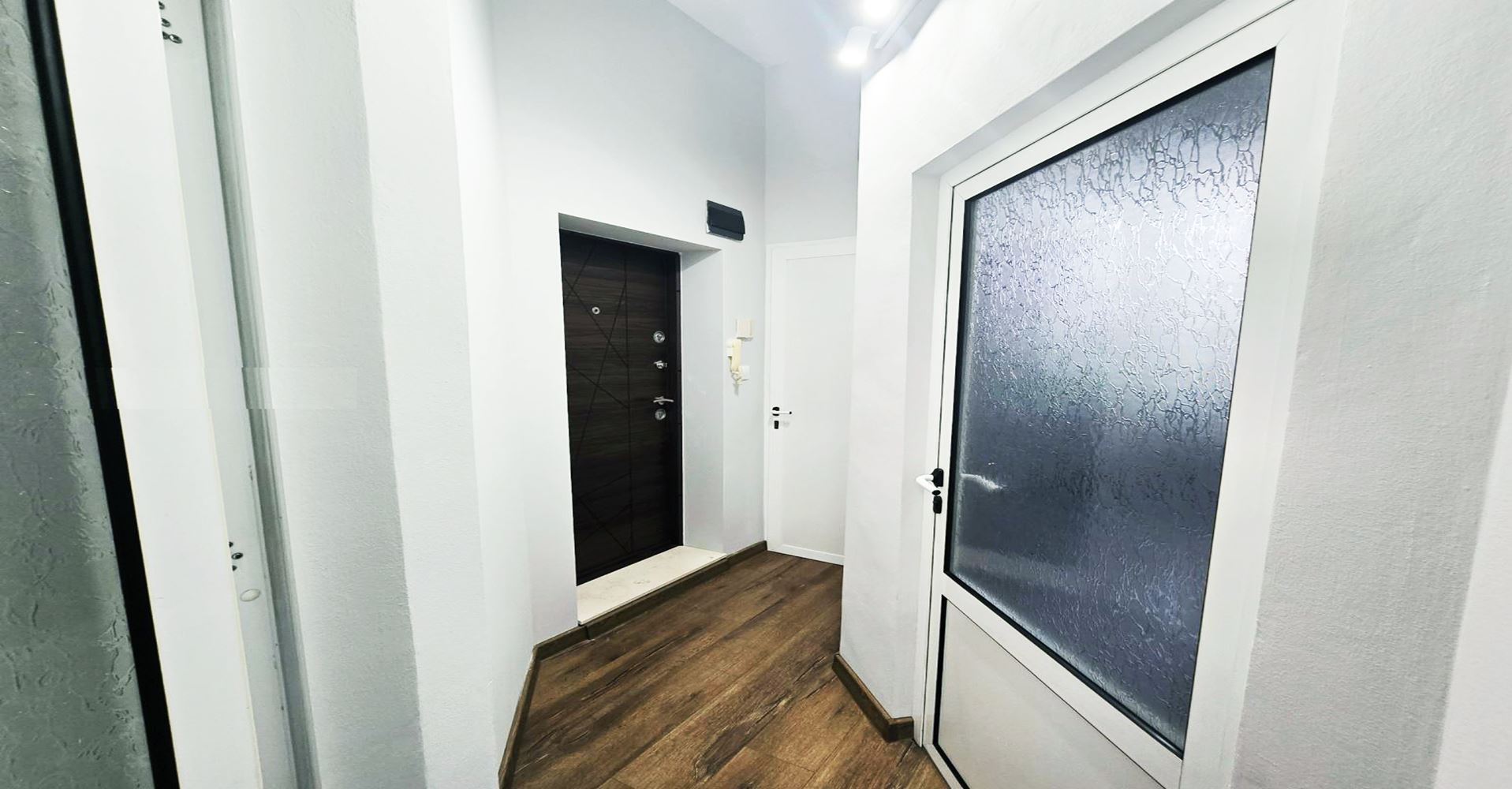 ОФИС 130 М² НА ЦЕНТРАЛНА УЛИЦАТА - 0