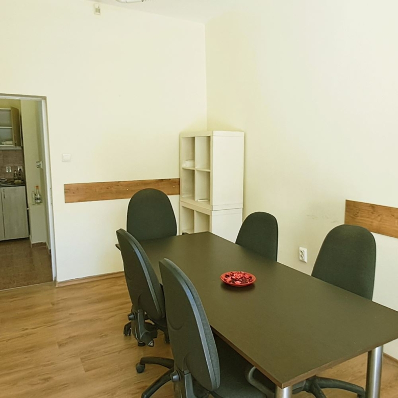 ОФИС СЪС ЧЖП 50 М² И ВИТРИНА КЪМ УЛИЦА. - 0