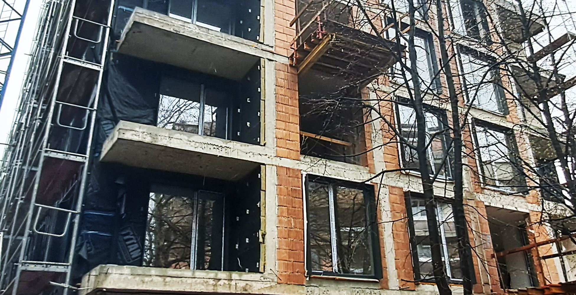 3-СТАЕН АПАРТАМЕНТ 120 М² СОБСТВЕН ДВОР 160 М² В КВ. ПАВЛОВО - 0