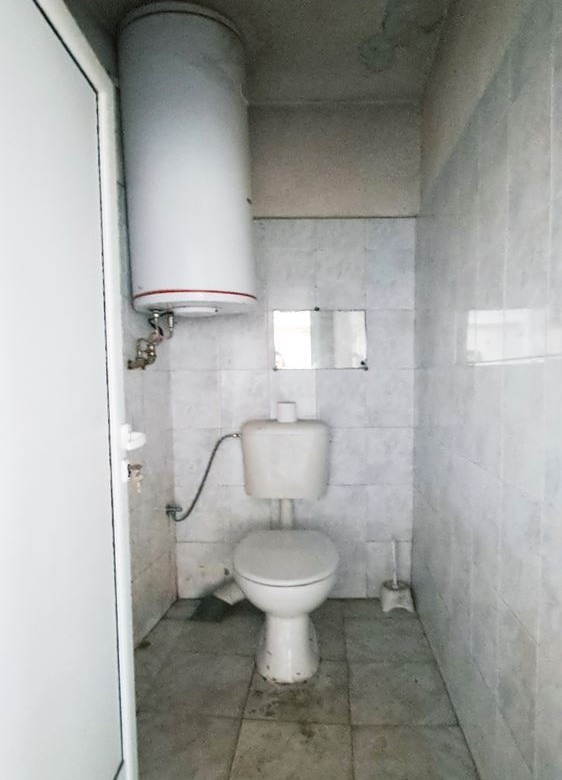 ПОМЕЩЕНИЕ 90 М² НА ЪГЪЛА НА ДВЕ УЛИЦИ - 0