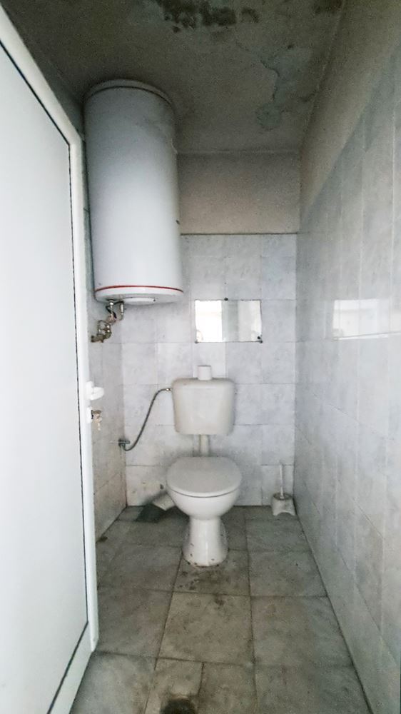 ПОМЕЩЕНИЕ 90 М² НА ЪГЪЛА НА ДВЕ УЛИЦИ - 0