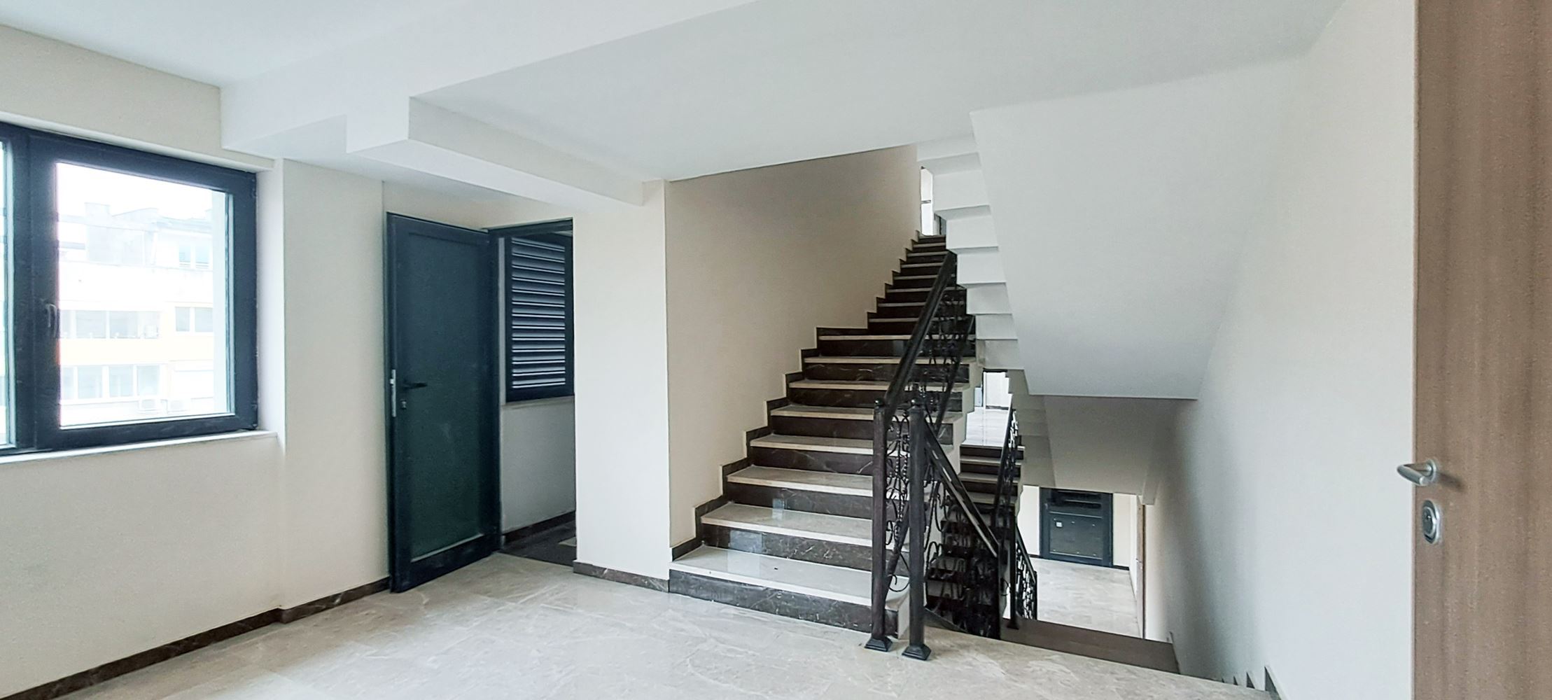 3-СТАЕН АПАРТАМЕНТ 107 М² БЛИЗО ДО ЮЖНИЯ ПАРК - 0