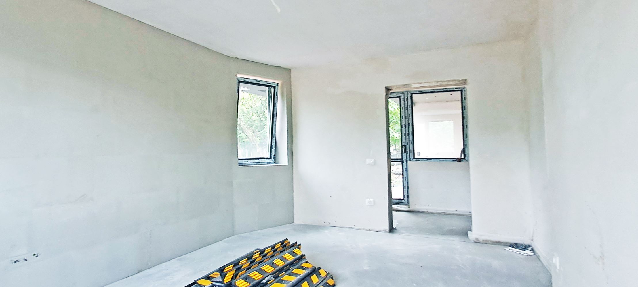 3-СТАЕН АПАРТАМЕНТ 139 М2 БЛИЗО ДО МЕТРОСТАНЦИЯ КРАСНО СЕЛО - 0