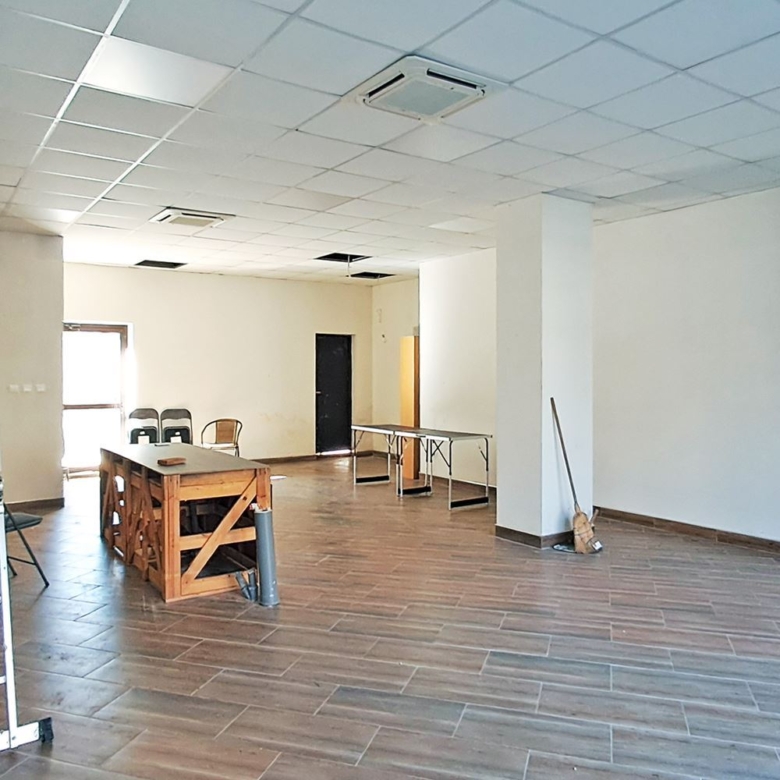 ЗАВЕДЕНИЕ 145 М² И ВИТРИНА КЪМ УЛИЦА И ДВОР - 0