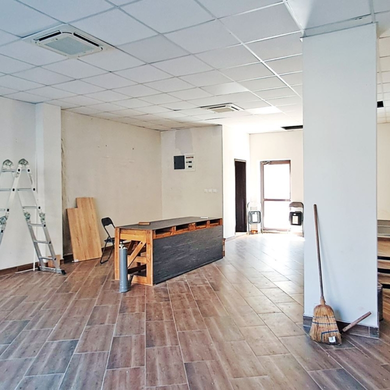 МАГАЗИН 145 М² И ВИТРИНА КЪМ УЛИЦА И ДВОР - 0