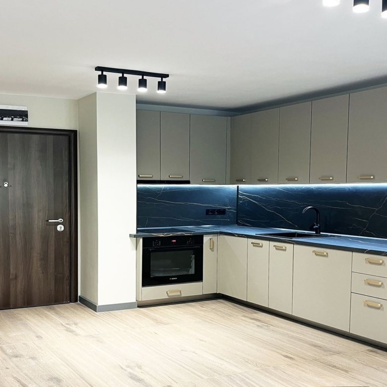 3-СТАЕН АПАРТАМЕНТ 80 М2 ДО ПАРК ЗАИМОВ - 0