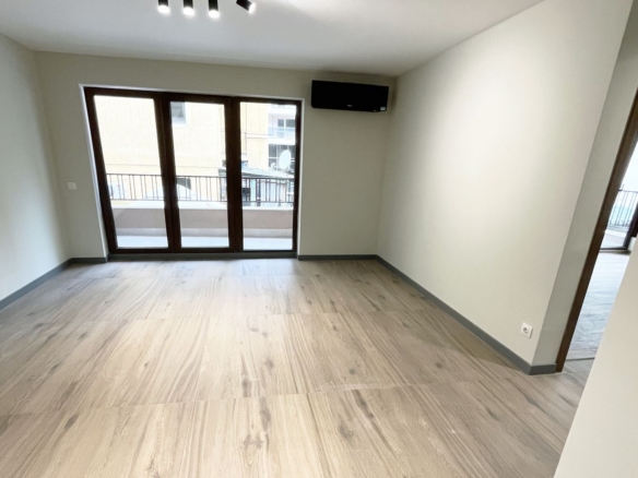 3-СТАЕН АПАРТАМЕНТ 80 М2 ДО ПАРК ЗАИМОВ - 0