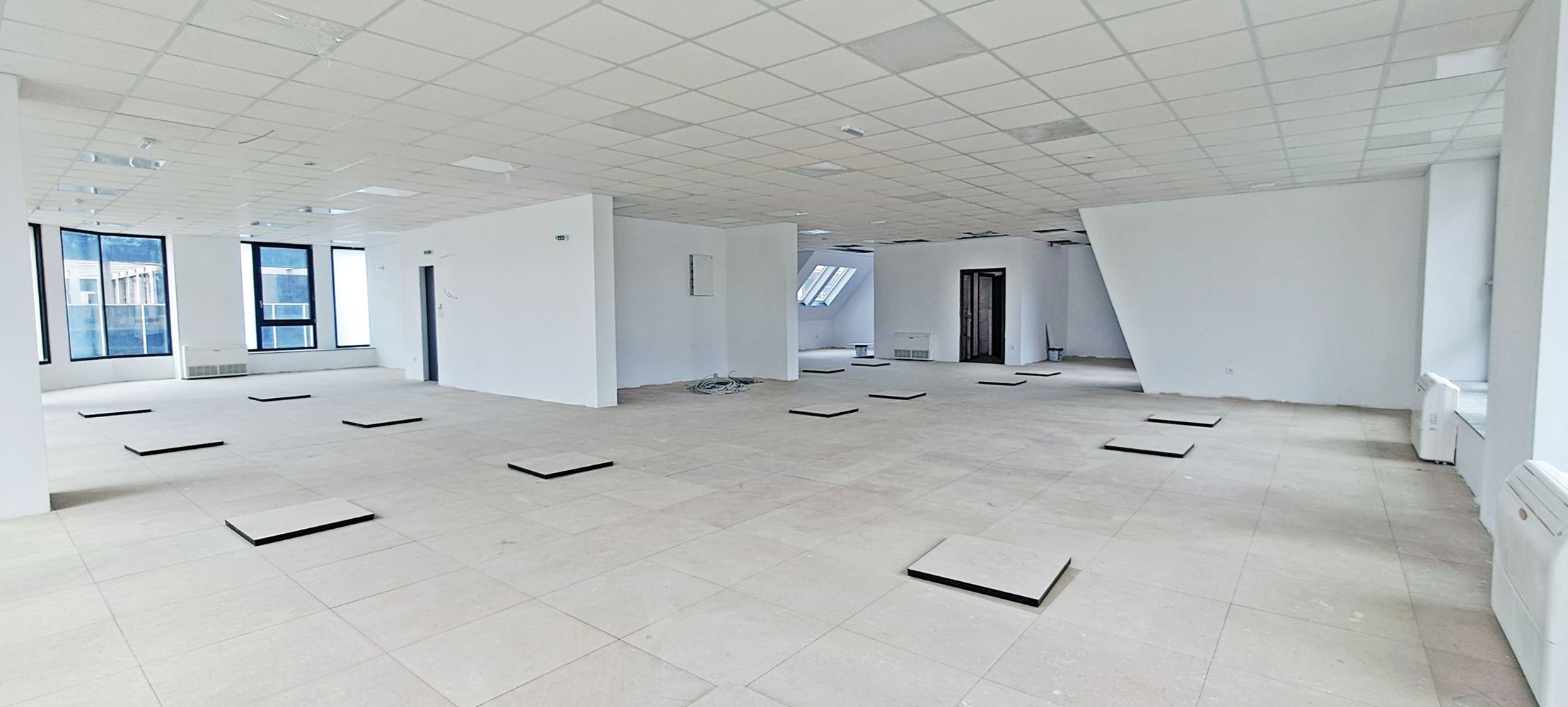 ПОМЕЩЕНИЕ 330 М² В ОФИС СГРАДА НА ЦЕНТРАЛЕН БУЛЕВАРД - 0