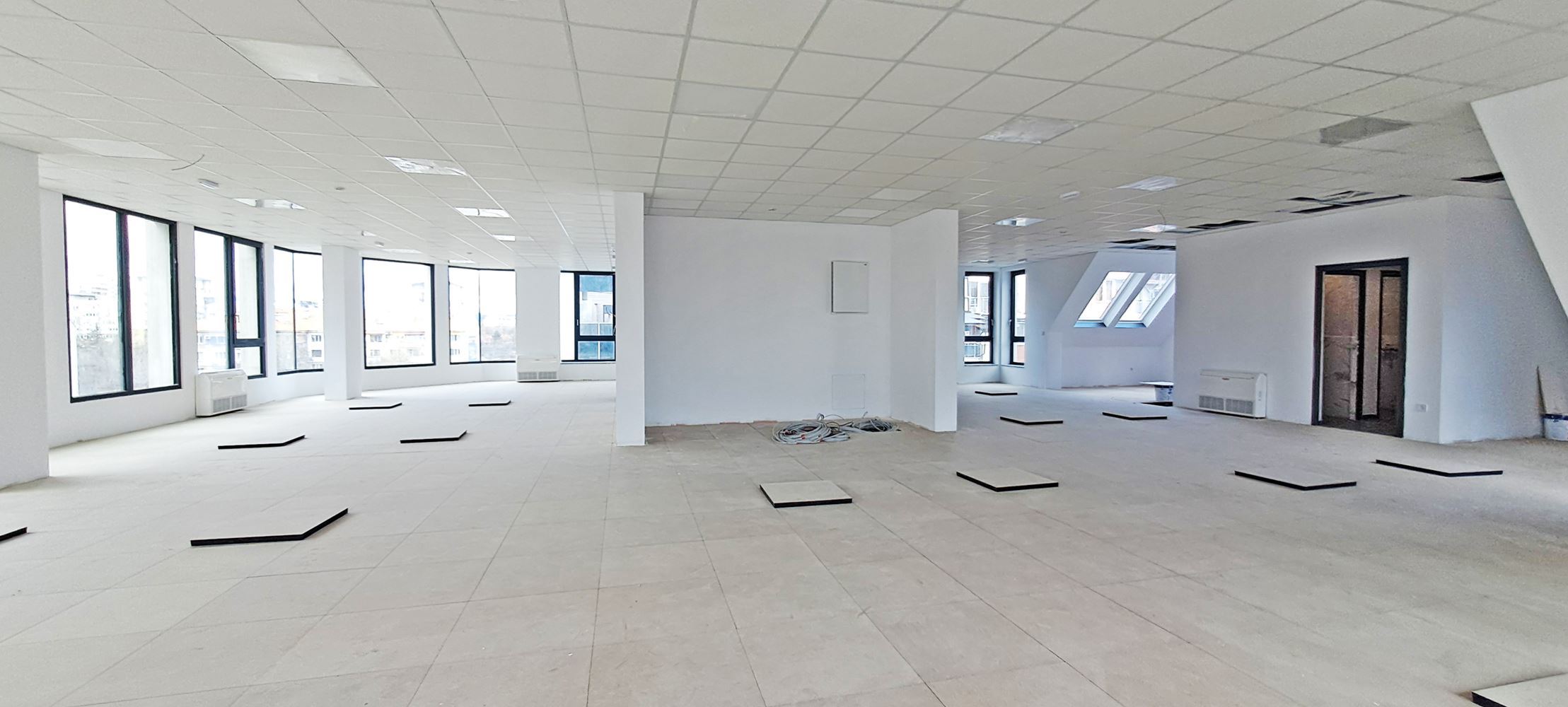 ПОМЕЩЕНИЕ 330 М² В ОФИС СГРАДА НА ЦЕНТРАЛЕН БУЛЕВАРД - 0