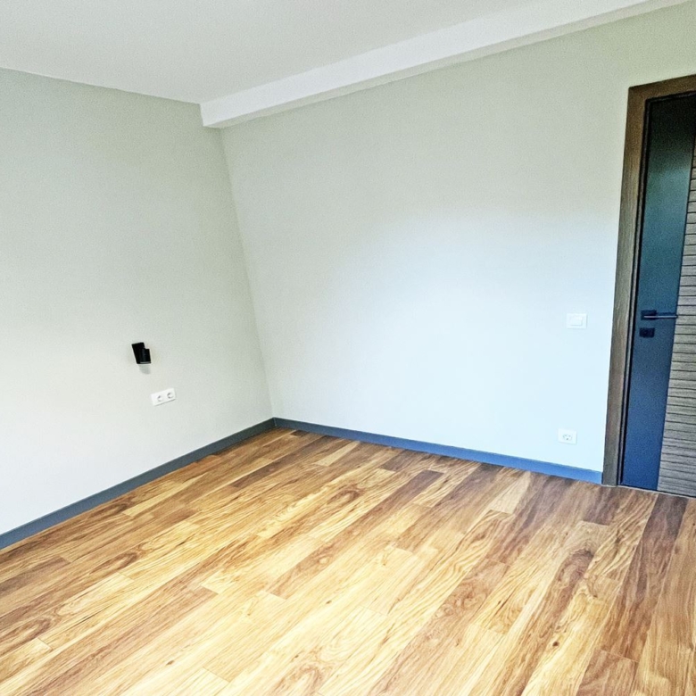 3-СТАЕН АПАРТАМЕНТ 80 М2 ДО ПАРК ЗАИМОВ - 0