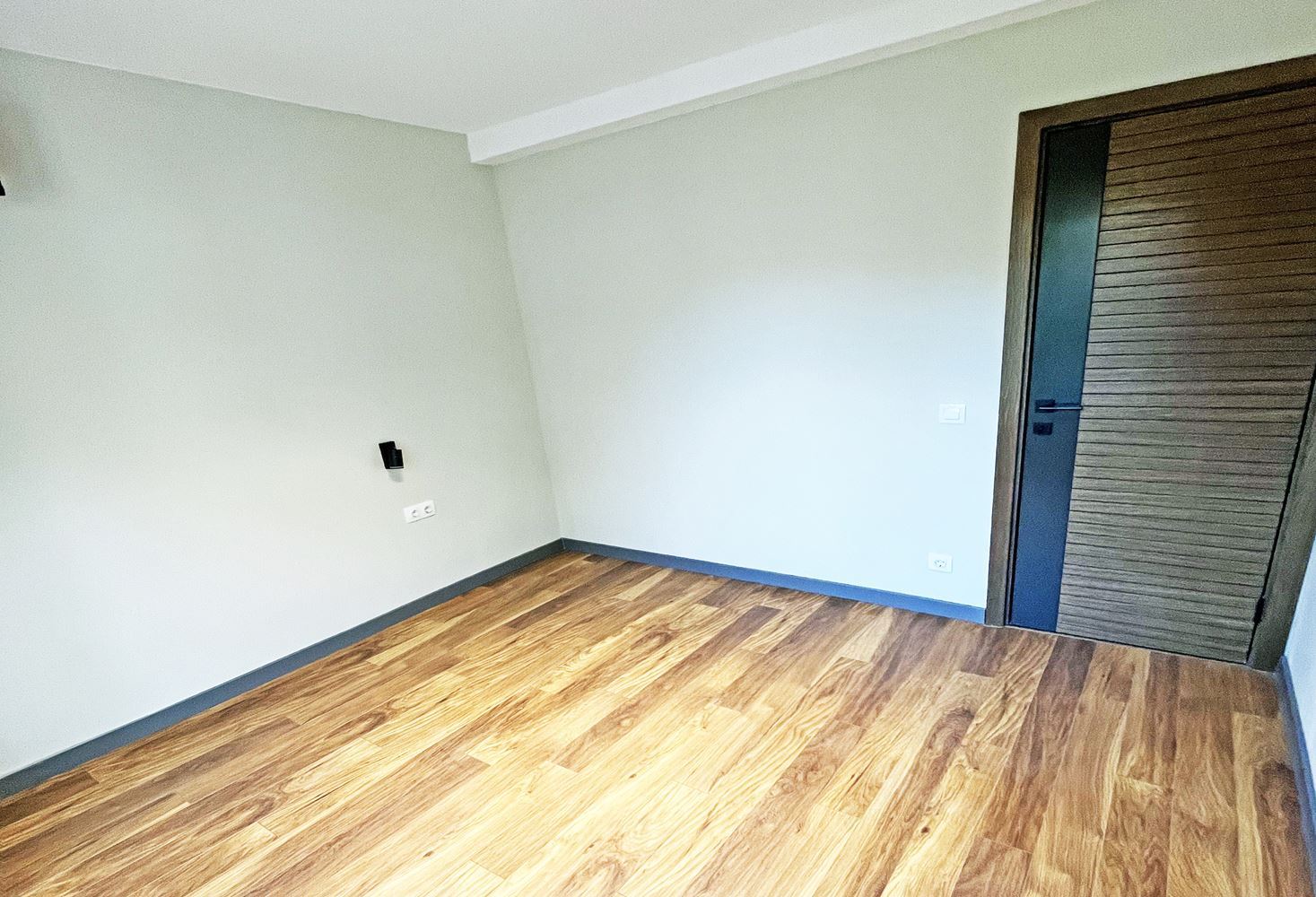 3-СТАЕН АПАРТАМЕНТ 80 М2 ДО ПАРК ЗАИМОВ - 0