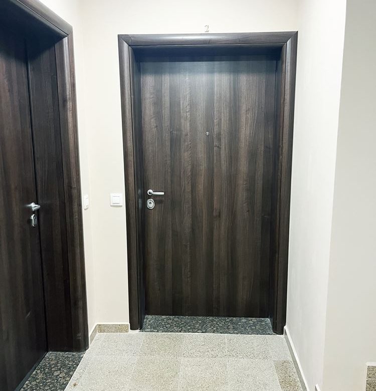 3-СТАЕН АПАРТАМЕНТ 80 М2 ДО ПАРК ЗАИМОВ - 0