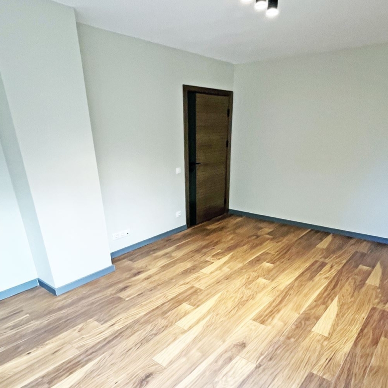 3-СТАЕН АПАРТАМЕНТ 80 М2 ДО ПАРК ЗАИМОВ - 0