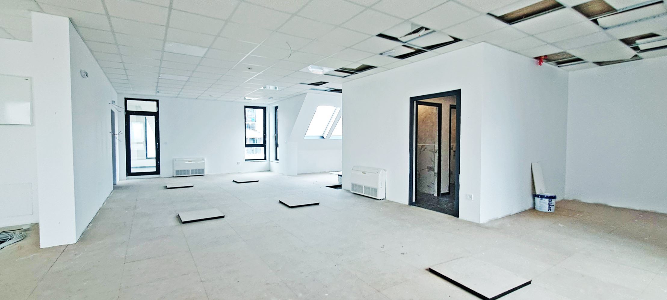 ПОМЕЩЕНИЕ 330 М² В ОФИС СГРАДА НА ЦЕНТРАЛЕН БУЛЕВАРД - 0
