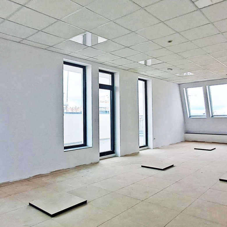 ПОМЕЩЕНИЕ 280 М² В ОФИС СГРАДА НА ЦЕНТРАЛЕН БУЛЕВАРД - 0