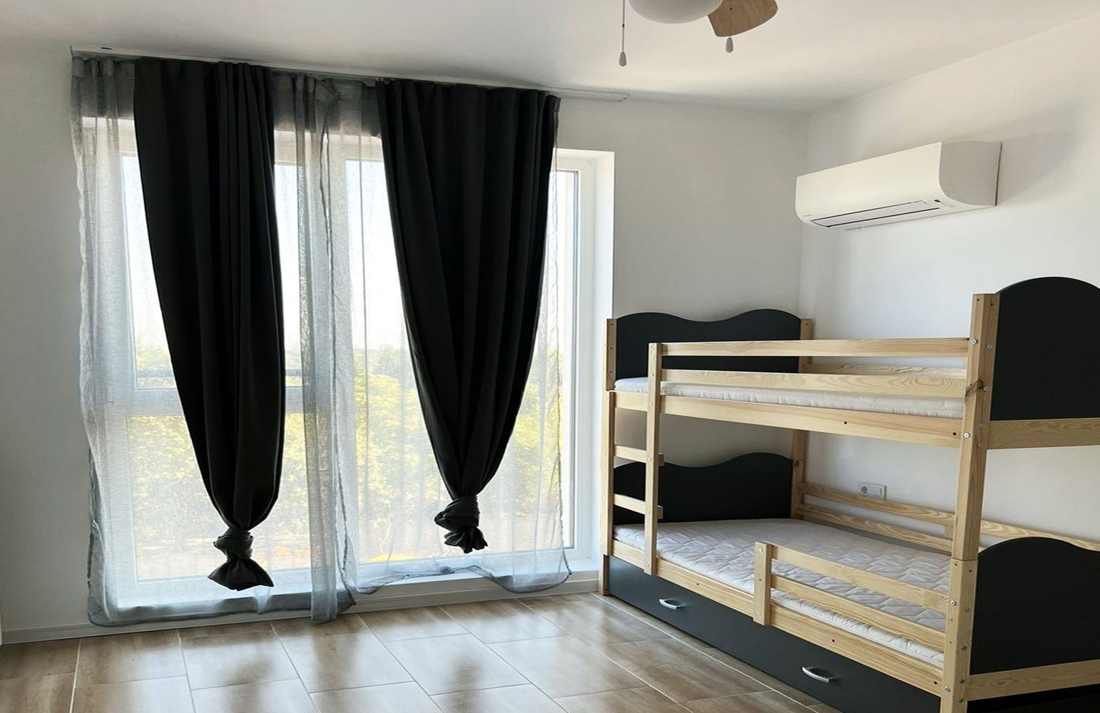 4-СТАЕН АПАРТАМЕНТ 140 М² ДО МЕТРОСТАНЦИЯ ВИТОША - 0