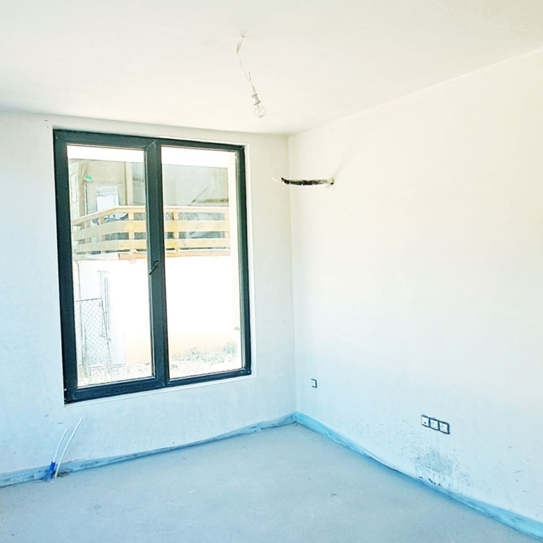 3-СТАЕН АПАРТАМЕНТ СЪС 92 М² СЪС СОБСТВЕН ДВОР В КВ. 76 М², ОВЧА КУПЕЛ - 0